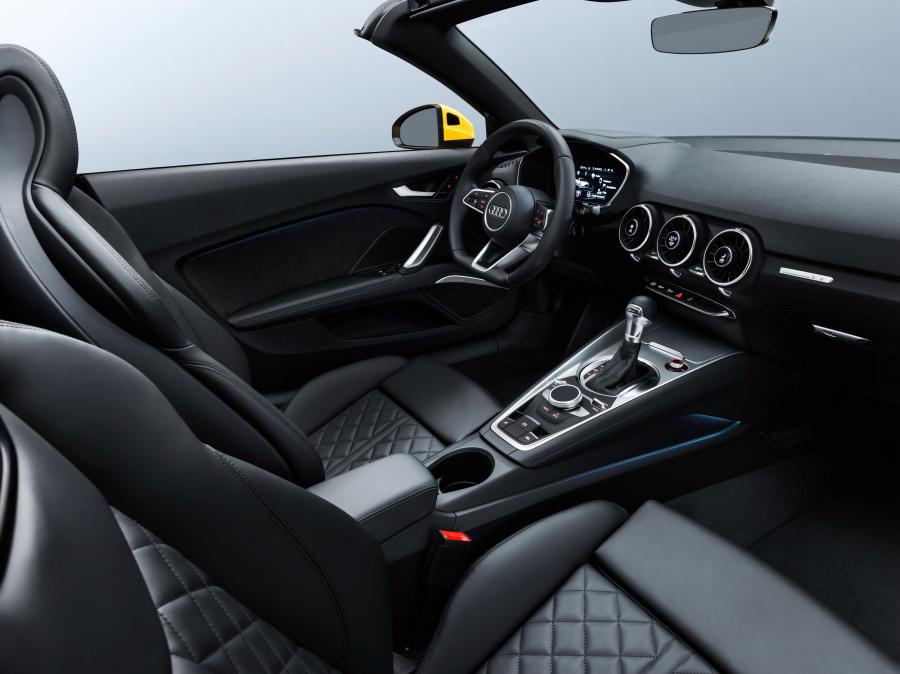 Интерьер Audi TT Roadster S-Line (8S) 2018 года  (WW) (фото 30 из 33)